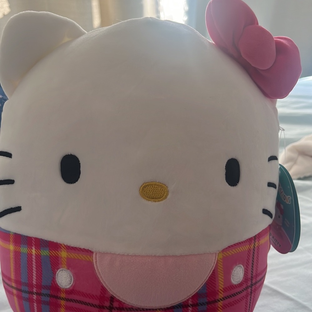 NEW 2023 10” Squishmallow Sanrio Hello Kitty